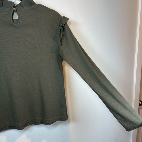 Ruffle Long Sleeve Ribbed Blouse Shirt Olive Green Ruffle Neck & Shoulder Medium - Picture 10 of 12
